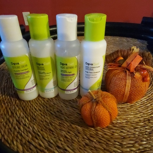 Set of 4 DevaCurl hair products - Picture 3 of 7